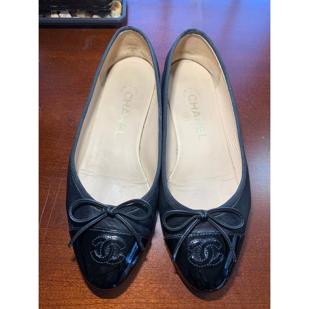 Authentic Chanel Lambskin Leather Ballet Flats 36.5 Black CC Bow Patent Cap Toe - Picture 10 of 15